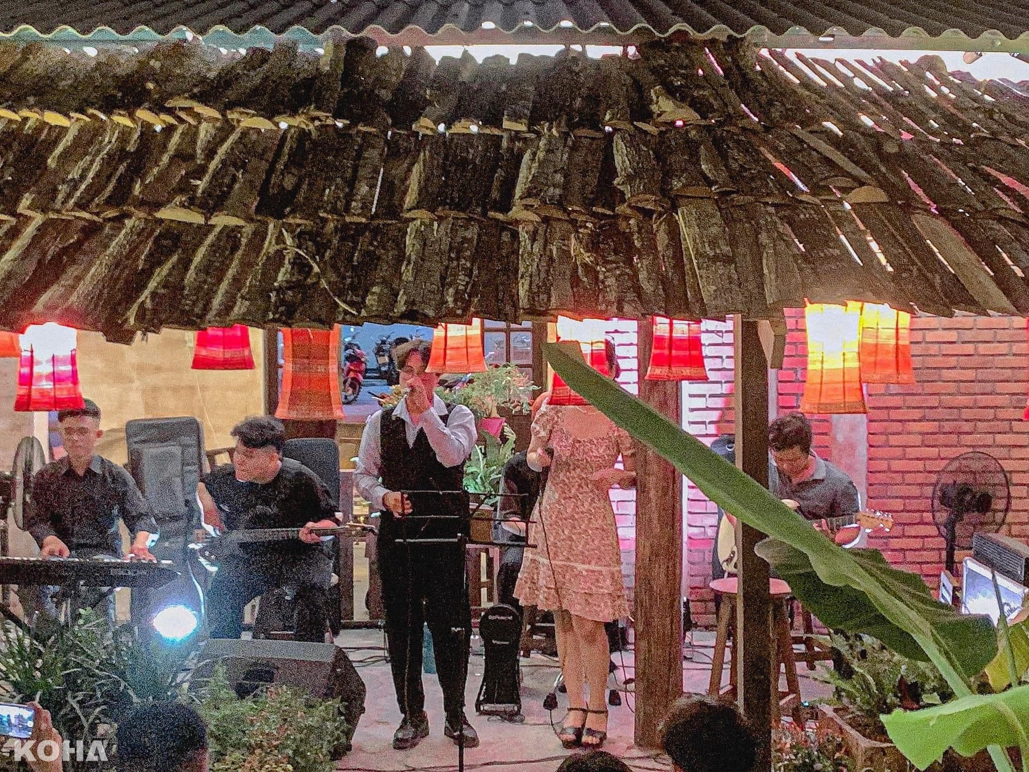 【KOHA Food 美食】摩洛哥風格MIX越南風情！峴港創意咖啡廳「Cửa Ngõ Café」，民族服飾出租、駐唱表演、兒童玩樂區…應有盡有！